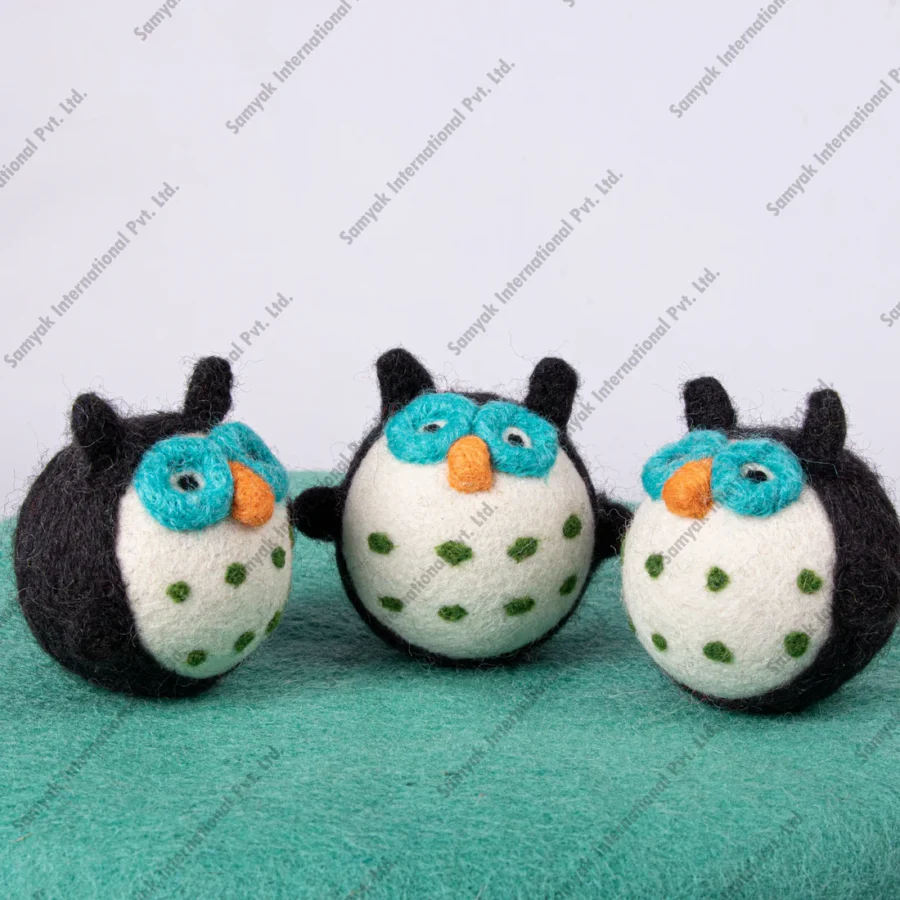 Felt Penguin Dryer Balls (Set of 3) | Handmade Wool Dryer Balls | Cute Animal Eco-Friendly Reusable Laundry Softener | Natural Wool Balls